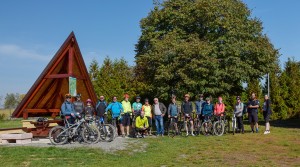 Slovenskí aj Ukrajinskí cyklisti v obci Ptrukša, ktorej kataster priamo susedi s Ukrajinou a odkiaľ do centra Užhorodu je to na bicykli 21 km